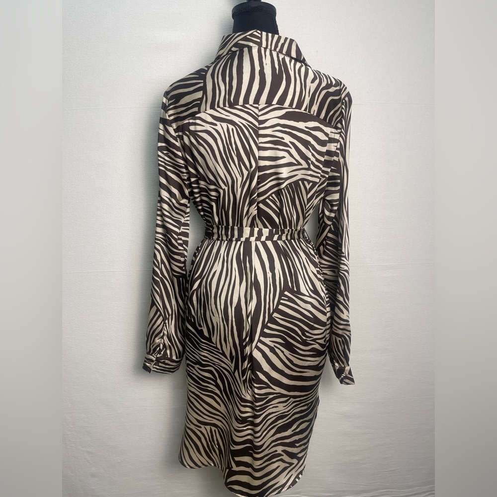 H&M Zebra Patterned Shirt Dress​ - Picture 4 of 8